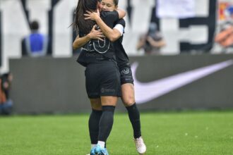 Corinthians abre vantagem na final do Paulistão Feminino