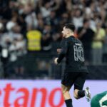 Corinthians vence clássico com o Palmeiras para se afastar do Z4