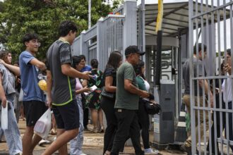 Estudantes aprovam tema da redação do Enem, mas acham prova cansativa