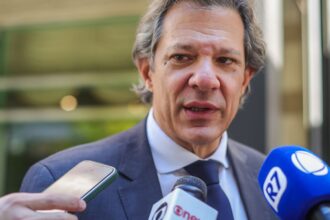 Haddad discute pacote de corte de gastos com Forças Armadas