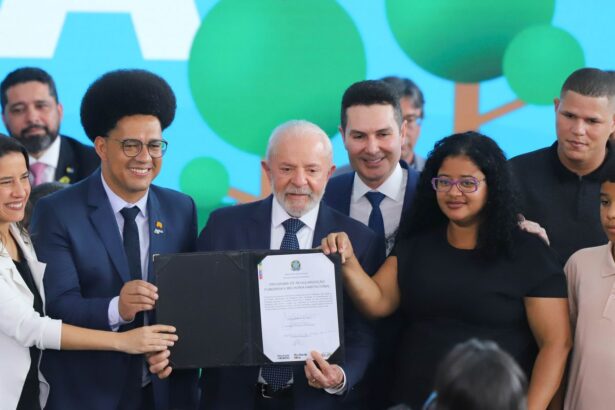 Lula lança programa de urbanização de favelas Periferia Viva
