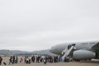 Mais 204 brasileiros deixam Líbano; voo com repatriados chega amanhã