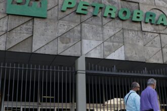 Petrobras aprova pagamento de R$ 20 bilhões aos acionistas