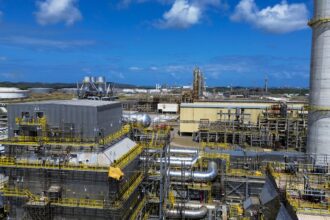 Refinaria da Petrobras vai transformar poluente em produto rentável