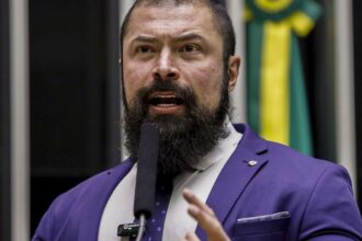 Relatoria da PEC que proíbe militar da ativa na política fica com PL