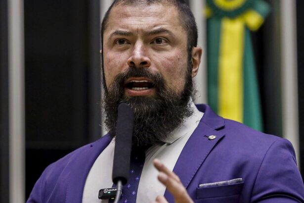 Relatoria da PEC que proíbe militar da ativa na política fica com PL