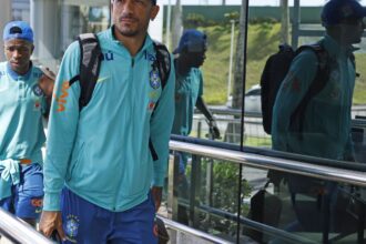 Seleção desembarca em Salvador para jogo contra o Uruguai