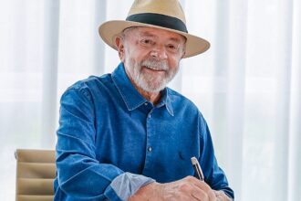 Com homenagem a Paul Singer, Lula sanciona Lei da Economia Solidária