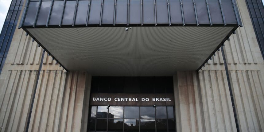 Estoque de crédito no Brasil sobe 1,2% em novembro, diz BC