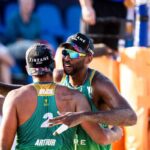 Evandro e Arthur vencem estreia no Finals do vôlei de praia mundial