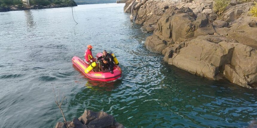 Mais um corpo é resgatado após queda de ponte; mortes chegam a 10