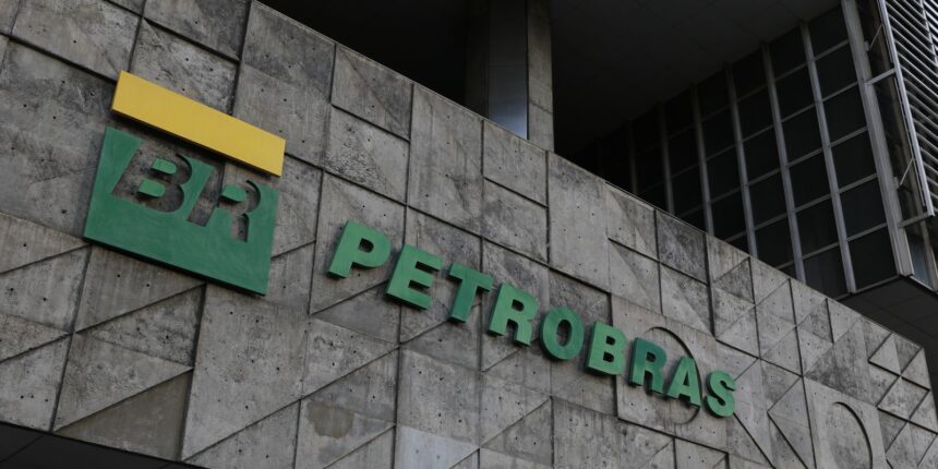 Petrobras contrata estaleiros catarinenses para 12 navios de suporte