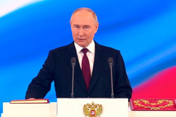 Putin pede desculpas por queda de avião da Azerbaijan Airlines