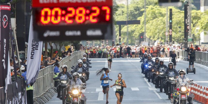 São Silvestre: atletas elogiam público e apontam calor como obstáculo