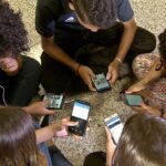 Tarcísio sanciona lei que proíbe celulares nas salas de aula