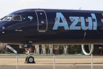 Azul suspende operação em 12 cidades brasileiras