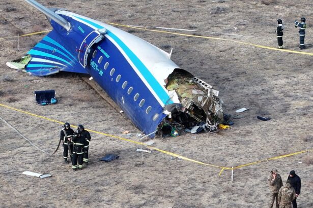 Brasileiros analisam caixas-pretas de avião que caiu no Cazaquistão