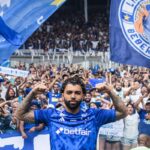 Gabigol é apresentado pelo Cruzeiro em um Mineirão lotado