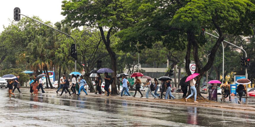 Inmet alerta para chuvas em grande parte do país