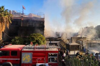 Israel mantém ataques a Gaza, e Hamas reafirma compromisso com acordo