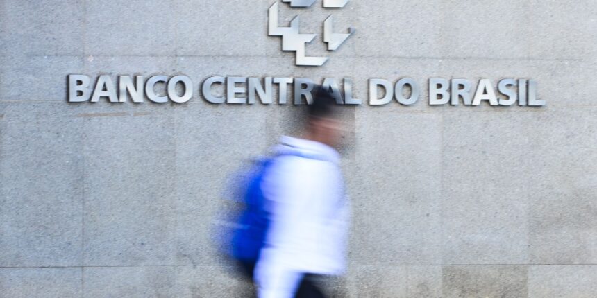 Mercado financeiro projeta inflação de 5% em 2025