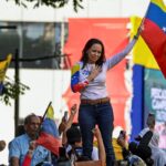 Notícia da prisão de Corina, logo desmentida, tensiona posse de Maduro