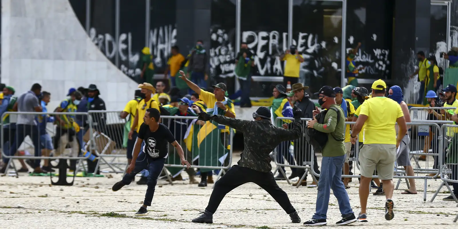 Para psicanalistas, ataque do 8/1 foi movido por revolução imaginária