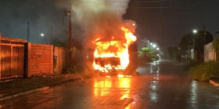 Porto Velho: criminosos voltam a atacar ônibus após reforço policial