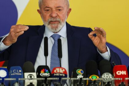 Queda nas pesquisas será revertida com as entregas, diz Lula
