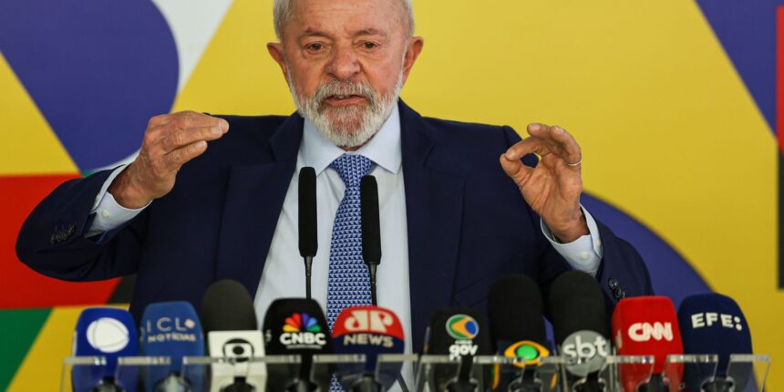 Queda nas pesquisas será revertida com as entregas, diz Lula