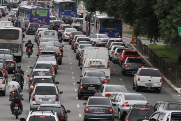 Vendas de automóveis e comerciais leves crescem 14,02%, diz Fenabrave