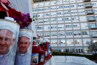 Após crise respiratória, Papa Francisco recebe transfusão de sangue