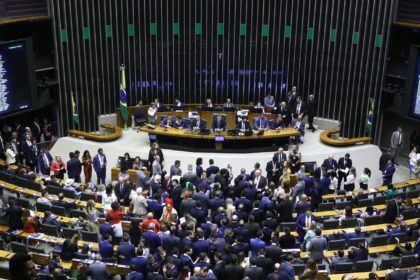 Candidatos à presidência da Câmara discursam em plenário