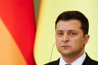 “Devemos alcançar a paz pela força”, diz Zelenskyy no 3º ano em guerra
