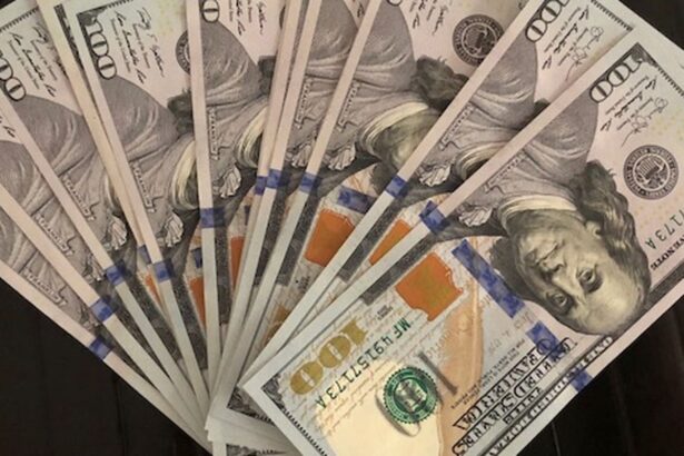 Dólar encosta em R$ 5,80 após novas ameaças de Trump