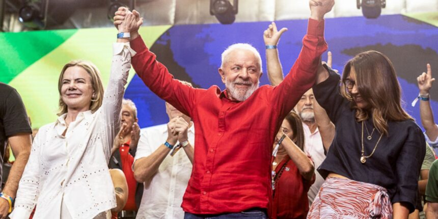 Em evento dos 45 anos do PT, Lula pede defesa da democracia