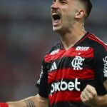 Flamengo derrota Botafogo e assume liderança do Carioca