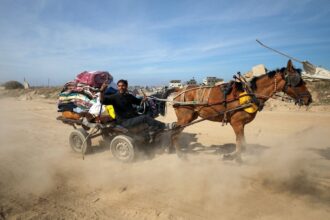 Hamas solta 3 reféns; Israel liberta 369 palestinos