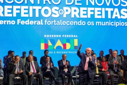 Lula diz que prefeituras são alicerce para que a União dê certo