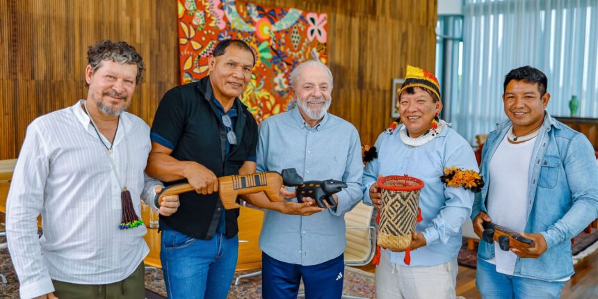 Lula recebe indígenas do Xingu e promete visita ao território