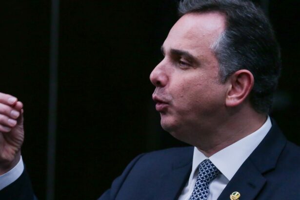 Pacheco se despede e cita defesa da democracia como legado