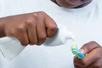 Anvisa suspende interdição de venda de creme dental da Colgate