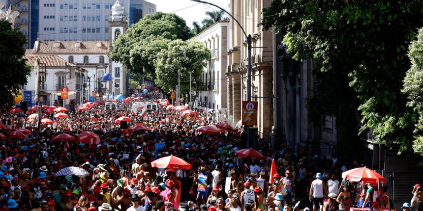 Bola Preta aposta na tradição em desfile no dia do aniversário do Rio