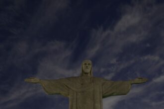 Cristo Redentor será iluminado de roxo para alertas sobre obesidade
