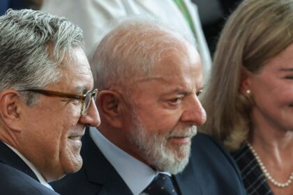 Gleisi Hoffmann cita isenção do IR como prioridade da agenda política