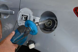 Inalação do vapor de gasolina causa câncer e ameaça frentistas