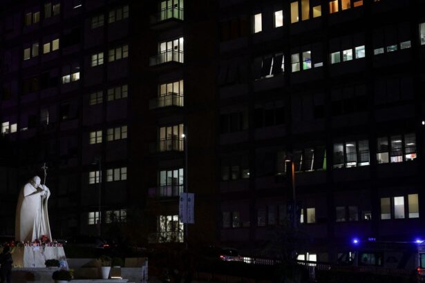 Papa envia primeira mensagem de voz aos fiéis depois da internação