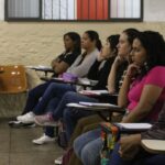 Rede de cursinhos populares dá bolsa de R$ 200 a estudantes