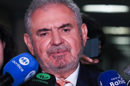 Relator do Orçamento 2025 projeta superávit primário de R$ 15 bilhões