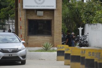 Rio derruba 19 imóveis irregulares próximos do Complexo de Gericinó